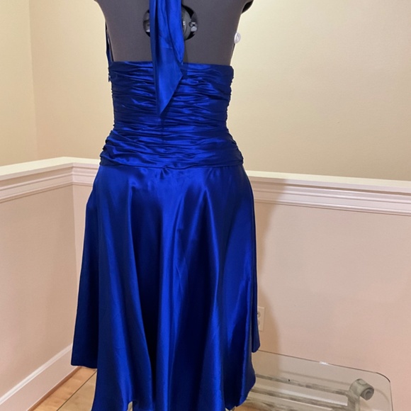 Marilyn Monroe cobalt blue halter dress. - Picture 3 of 8